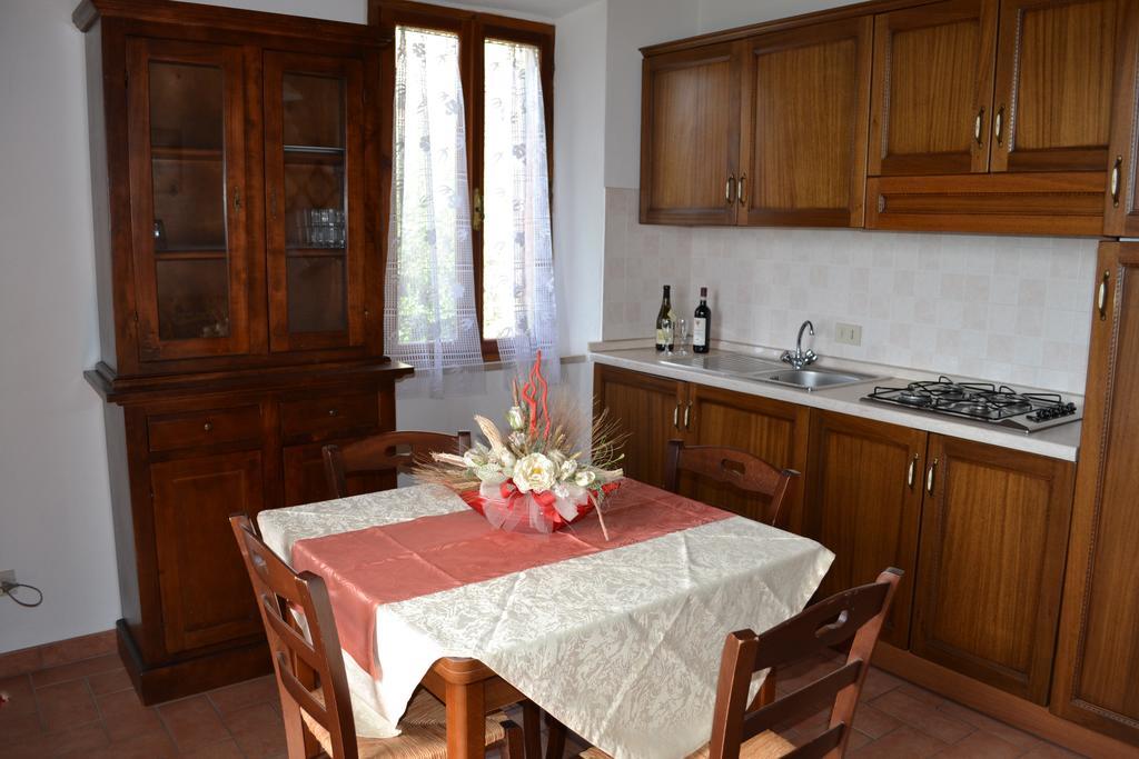Villa Santa Maria Монталчино Стая снимка