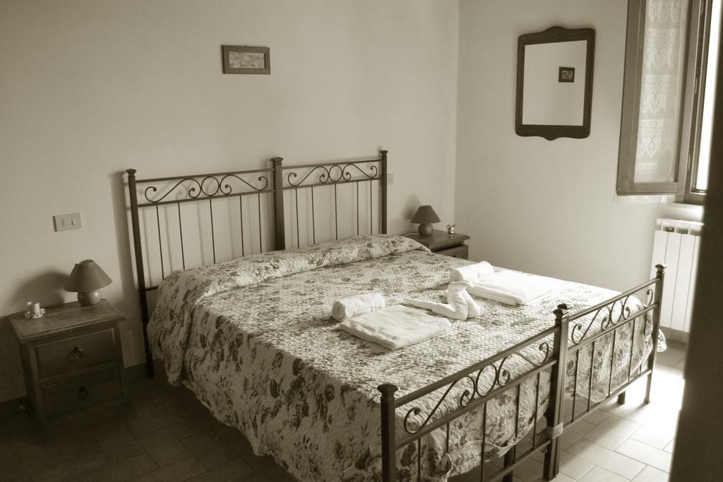 Villa Santa Maria Монталчино Стая снимка